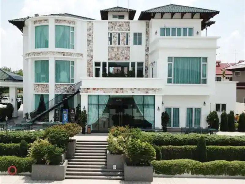 Casa Bianca Hotel Kluang Exterior photo