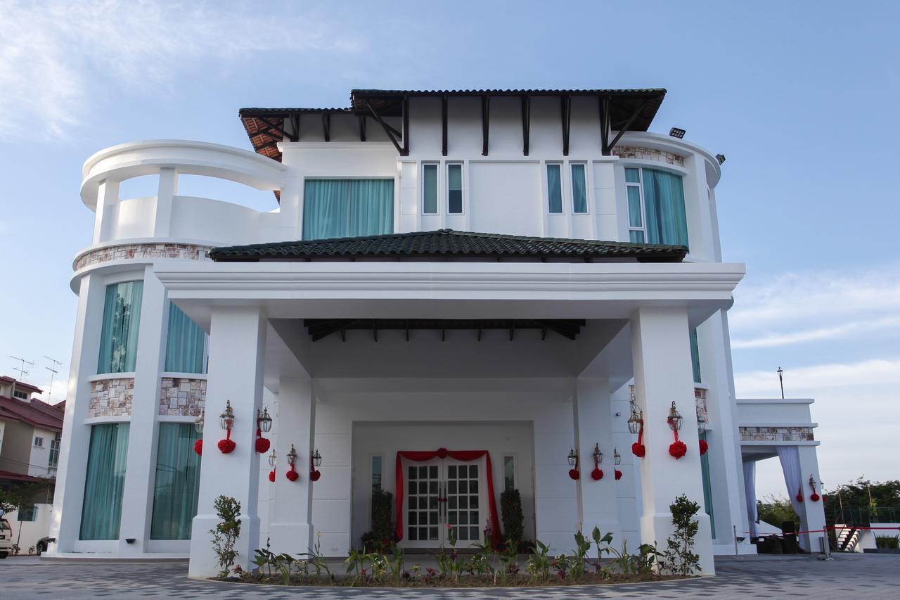 Casa Bianca Hotel Kluang Exterior photo