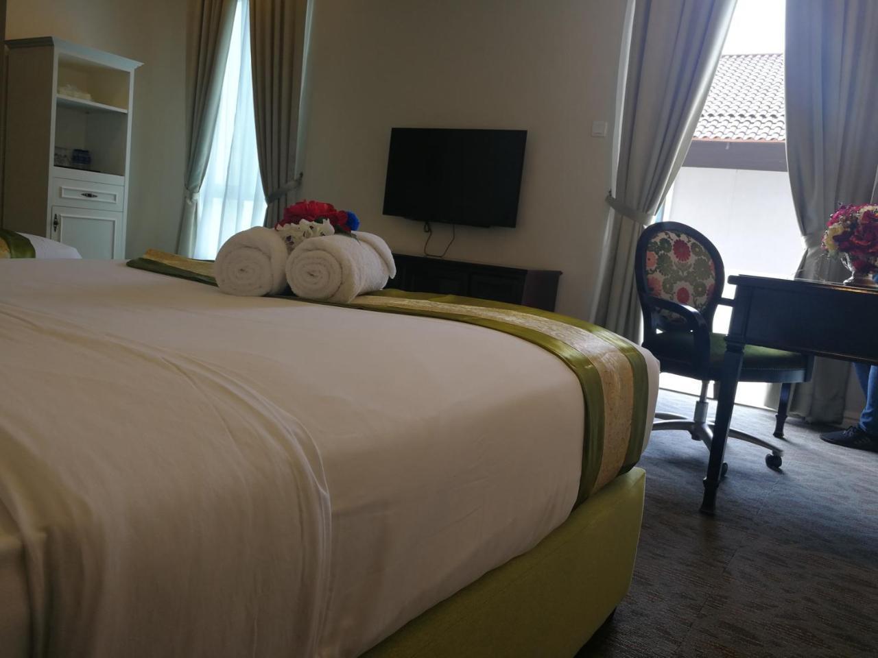 Casa Bianca Hotel Kluang Exterior photo