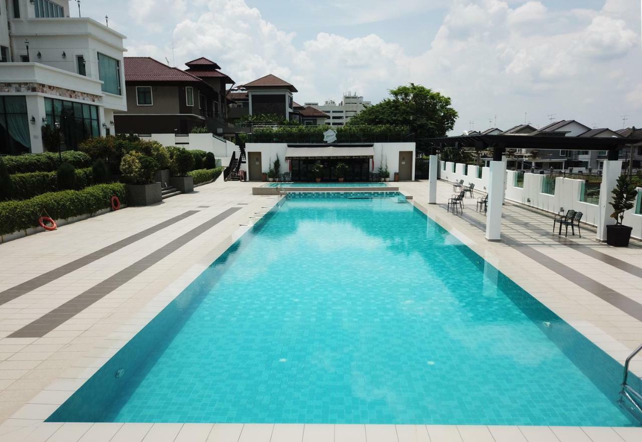 Casa Bianca Hotel Kluang Exterior photo