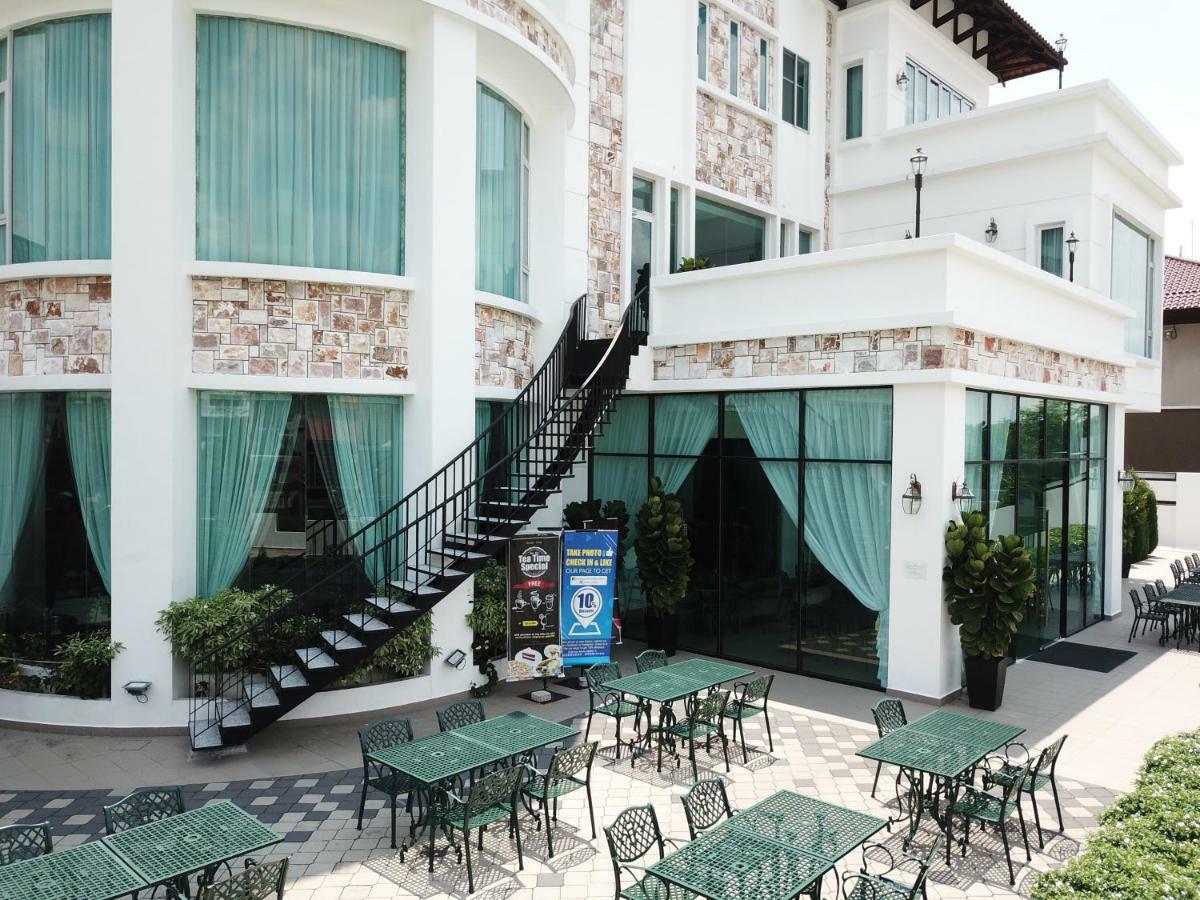 Casa Bianca Hotel Kluang Exterior photo