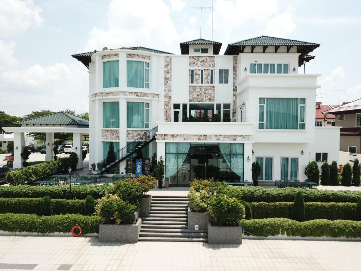Casa Bianca Hotel Kluang Exterior photo